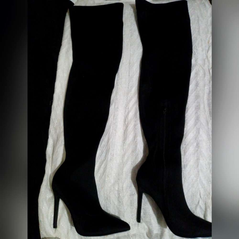 Thigh high sexy pointed toe boots. Soft smooth to the touch fabric. Size 7